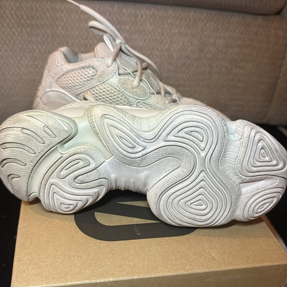 Yeezy 500 Blush - Picture 2 of 3
